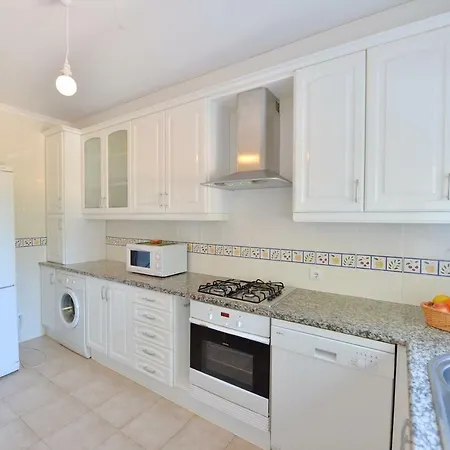 Дом отдыха Townhouse Next To Falesia Албуфейра